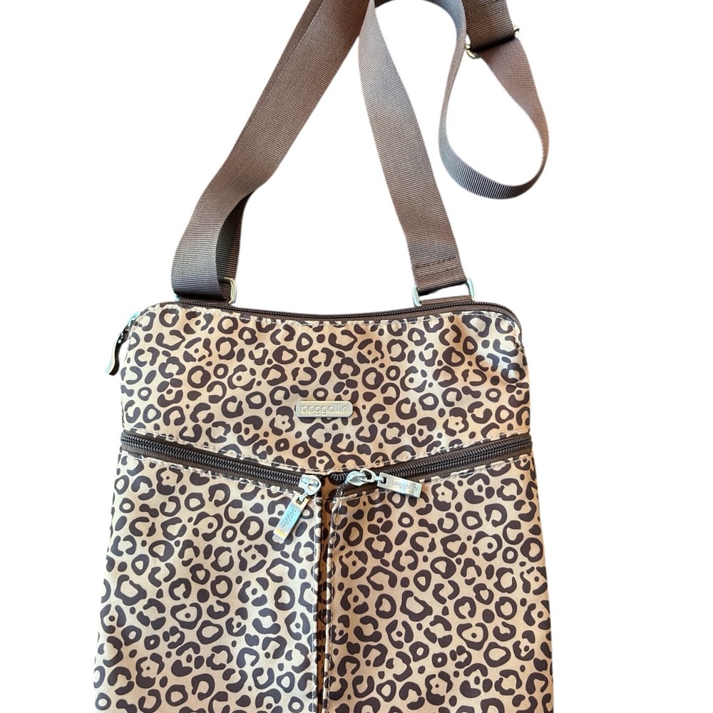 Baggallini Leopard Print Crossbody Bag + Matching Pouch Set - Picture 2 of 10